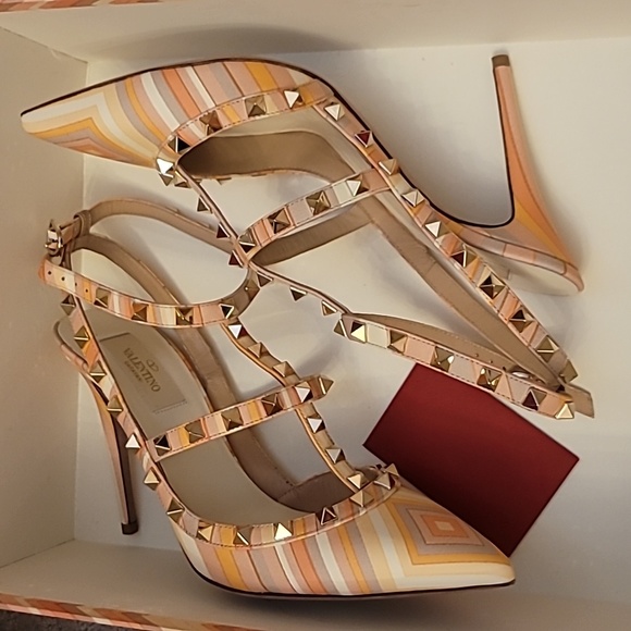 Valentino studded heels - Picture 1 of 7